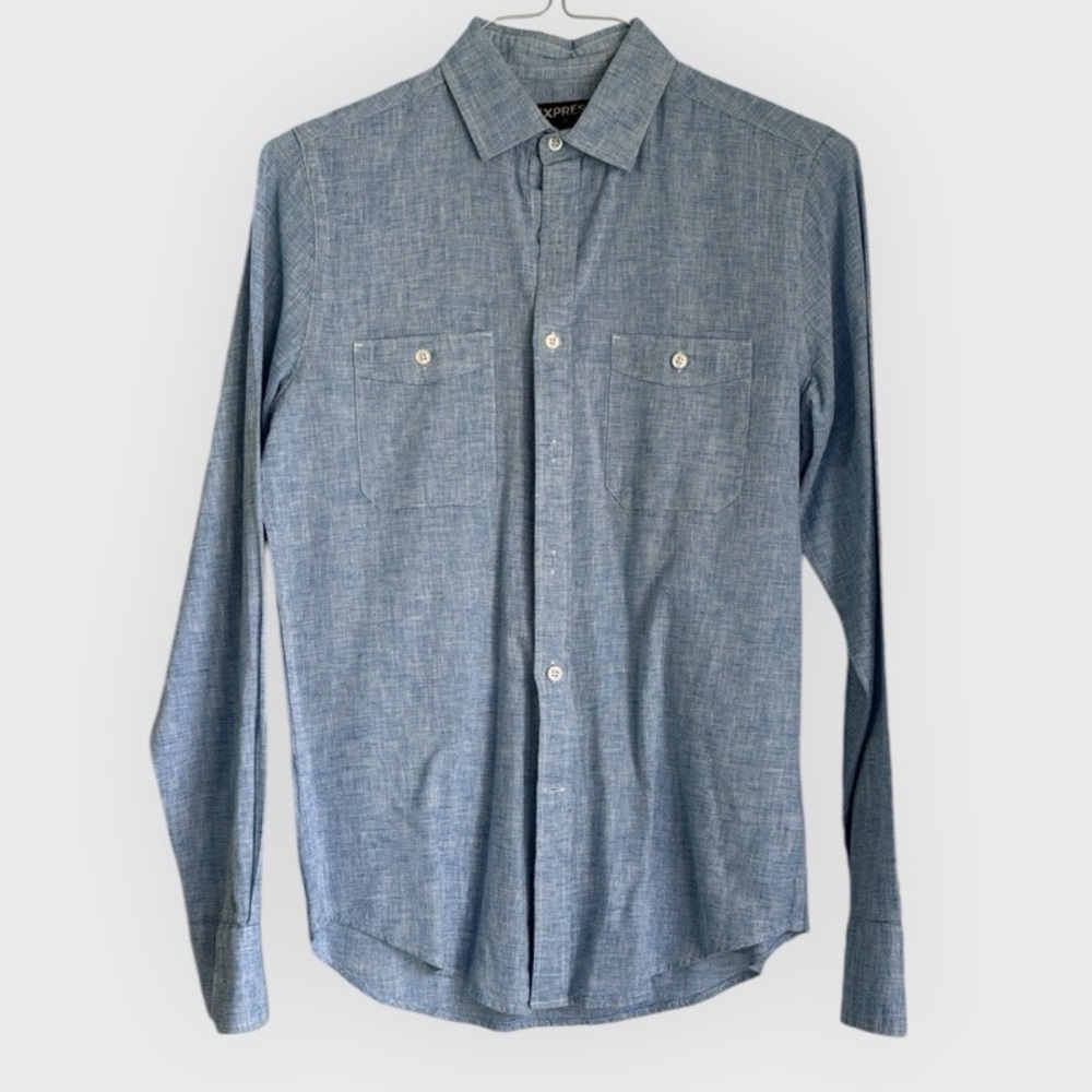 Like New Men’s Double Pocket Light Blue Express button down shirt